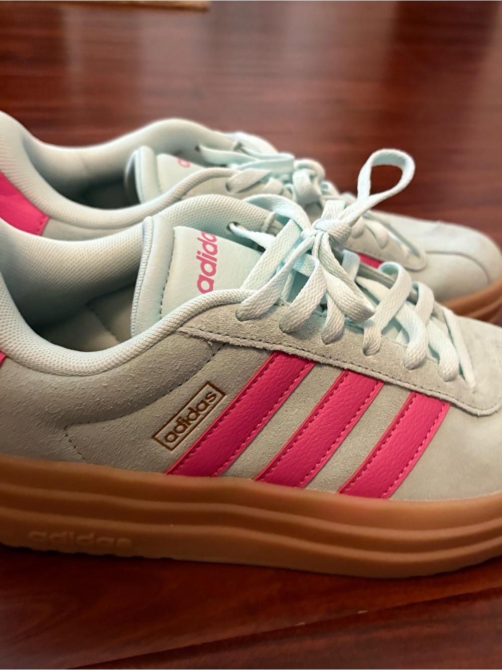 Teal with hot pink accent adidas in perfect shape only worn once or twice. - Picture 3 of 6